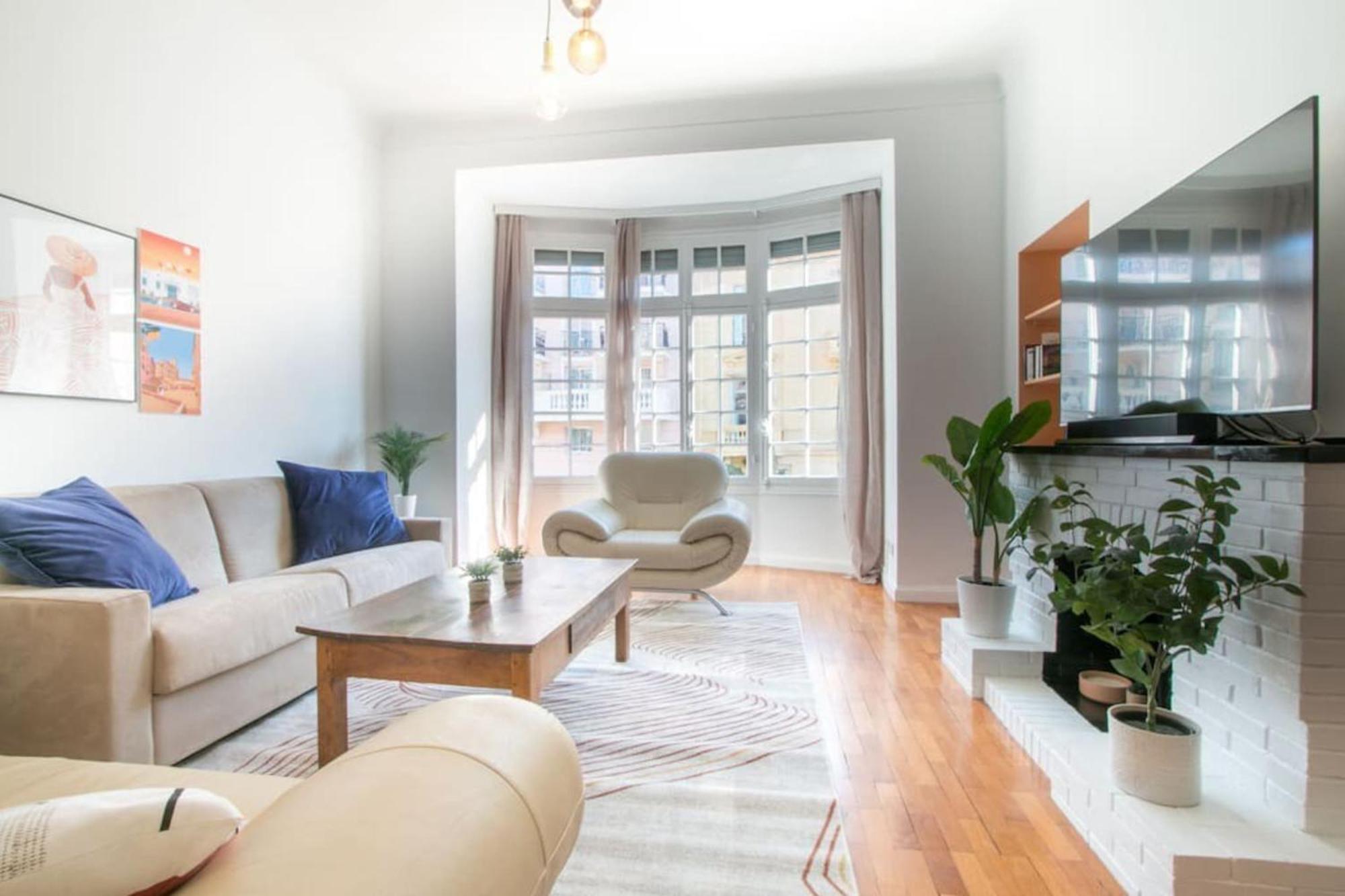 Spacious 2-Bedroom In The Centre Of Mentona Zewnętrze zdjęcie