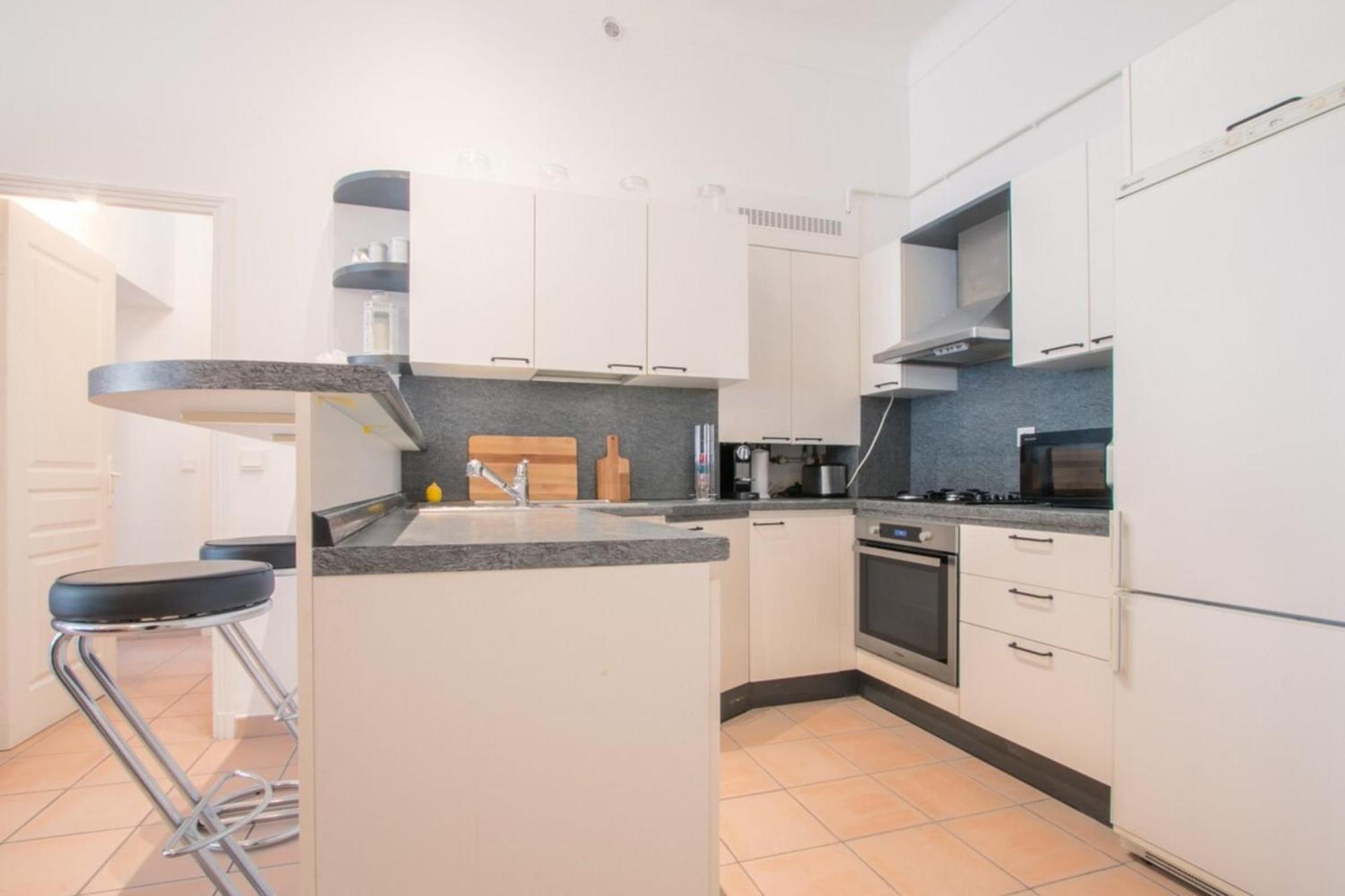 Spacious 2-Bedroom In The Centre Of Mentona Zewnętrze zdjęcie