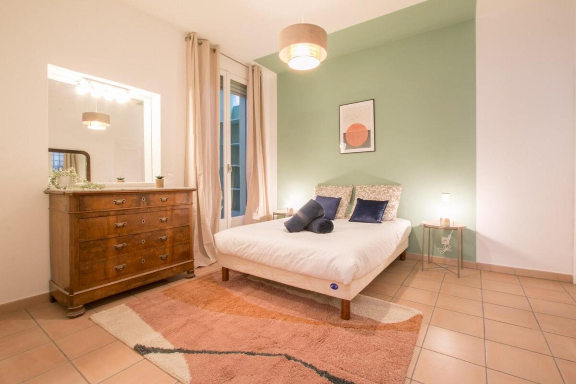 Spacious 2-Bedroom In The Centre Of Mentona Zewnętrze zdjęcie